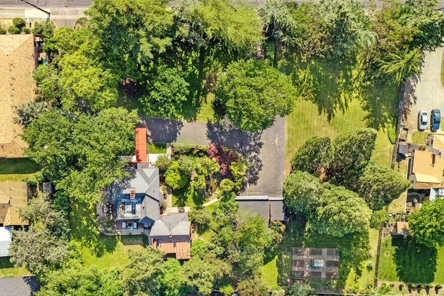 More Photos Of 2336 Table Rock Rd, Medford Freestanding For Sale