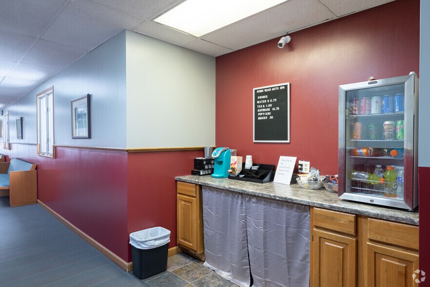 More Photos Of 2101 E Home Rd, Springfield Freestanding For Sale