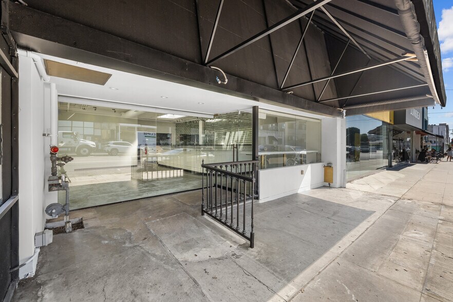 More Photos Of 310-315 S Robertson Blvd, Los Angeles Storefront For Lease
