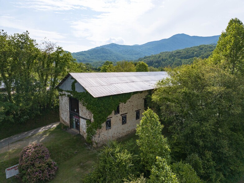 More Photos Of 94 Providence Pl, Waynesville Storefront Retail Office For Sale