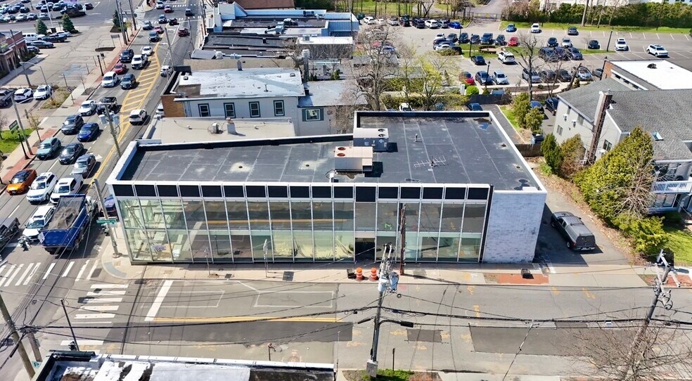 More Photos Of 115 E Main St, Smithtown Storefront For Sale