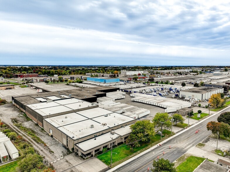 More Photos Of 1660-1700 Boul Hymus, Dorval Warehouse For Lease