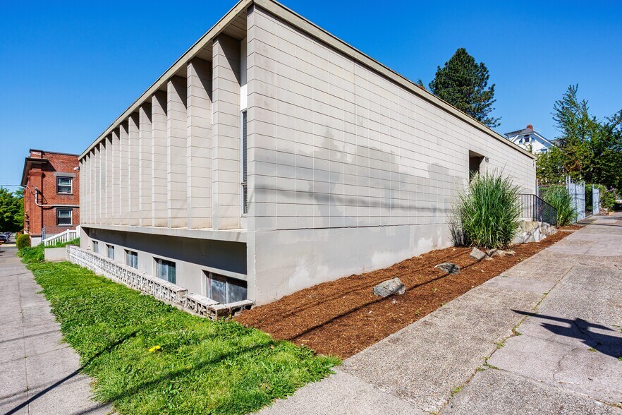 More Photos Of 835 SE 17th Ave, Portland Office For Sale