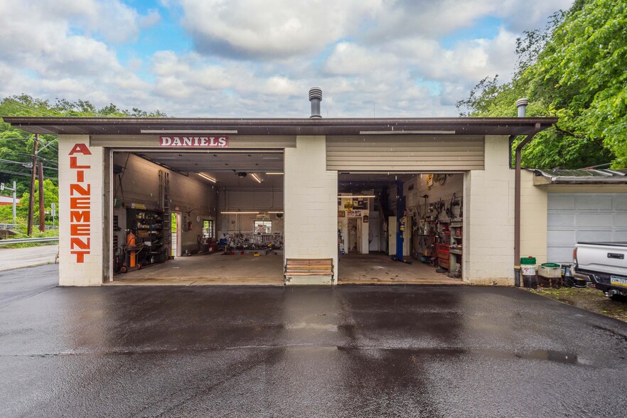 Primary Photo Of 188 Provost Rd, Pittsburgh Auto Repair For Sale