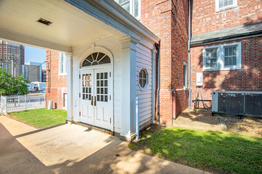 More Photos Of 7530 Maryland Ave, Clayton Office Residential For Sale