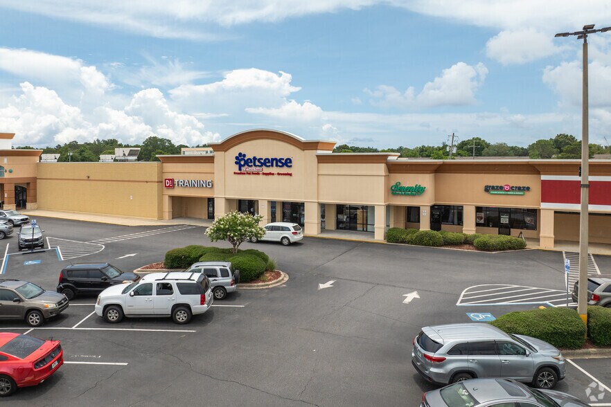 More Photos Of 3303-3371 Gulf Breeze Pky, Gulf Breeze Storefront For Lease