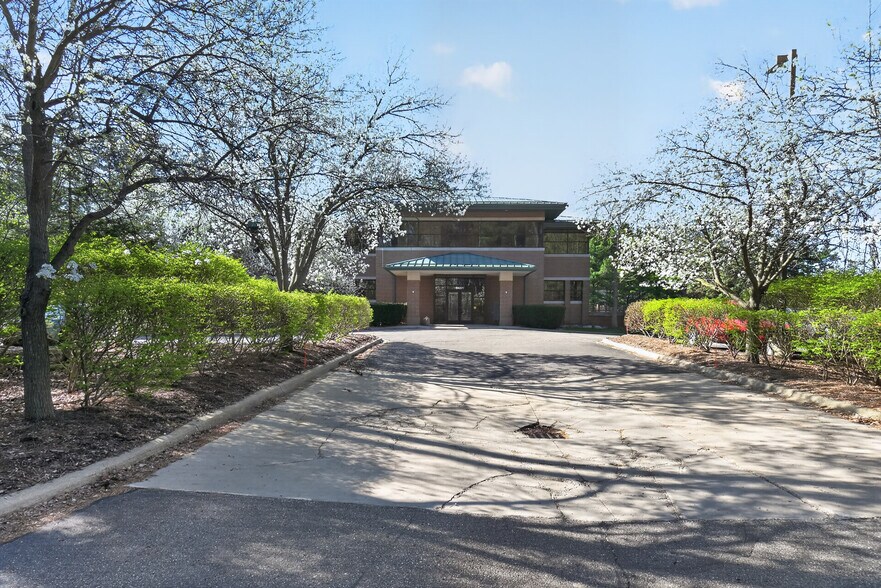 More Photos Of 8451 Boulder Ct, Commerce Township Office For Lease