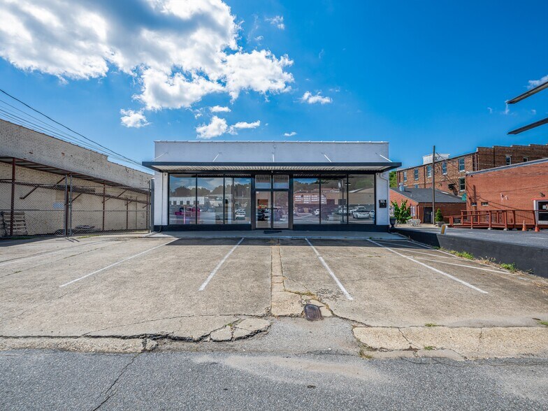 More Photos Of 105 W Henderson St, Marion General Retail For Sale