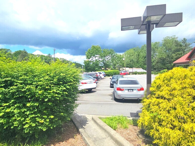 More Photos Of 1216 Asheville Hwy, Hendersonville Auto Dealership For Lease
