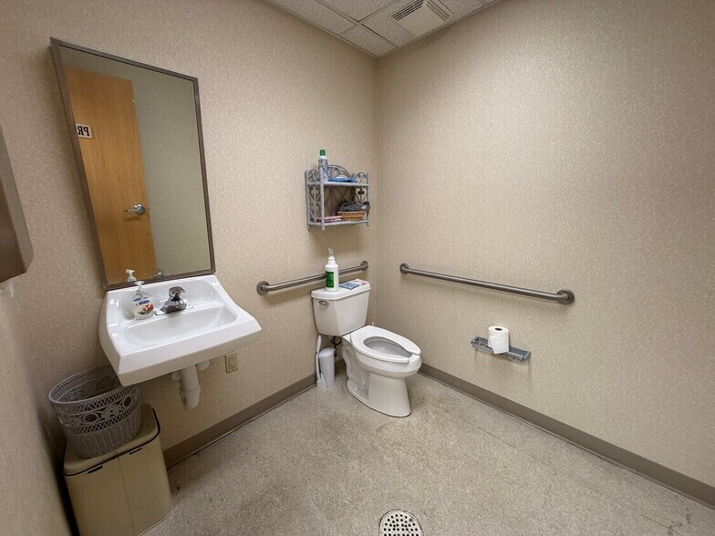 More Photos Of 2030 Center St, Northampton Flex For Lease