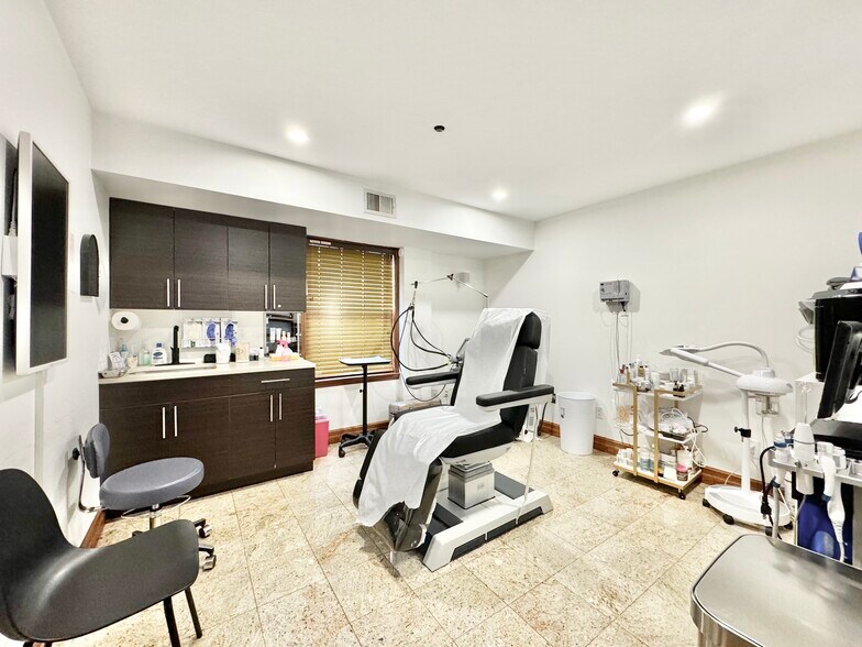 More Photos Of 8716 Avon St, Jamaica Apartments For Lease