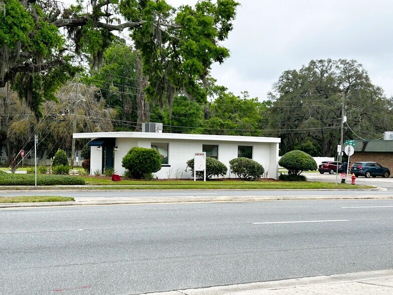 More Photos Of 798 SW Main Blvd, Lake City Office For Sale