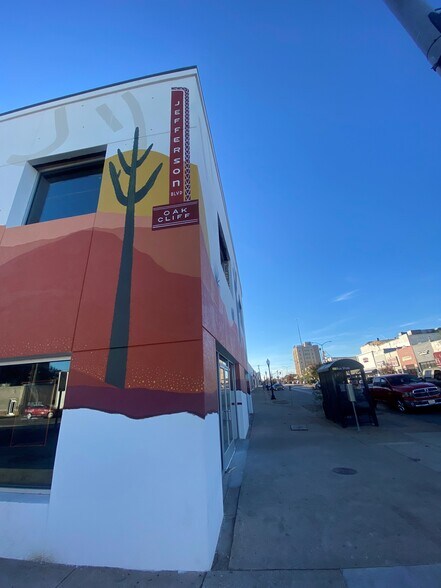 More Photos Of 200 W Jefferson Blvd, Dallas Storefront For Lease