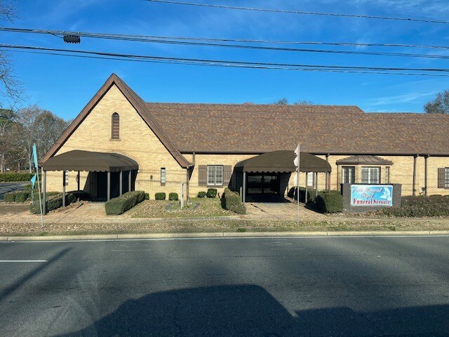 More Photos Of 9012 Parkway E, Birmingham Funeral Home For Sale