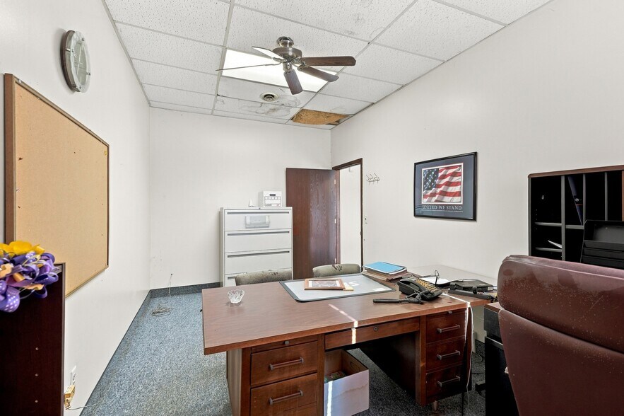 More Photos Of 12305 Beech Daly Rd, Taylor Flex For Sale