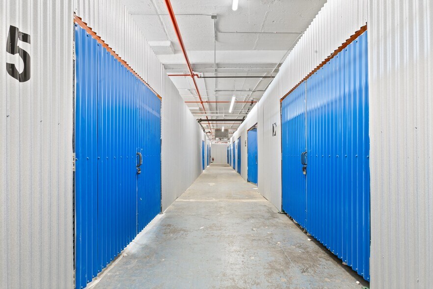 More Photos Of 59-00 Decatur St, Ridgewood Warehouse For Lease