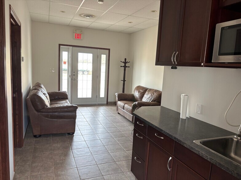 More Photos Of 60 Madison Cres, Spruce Grove Service For Lease