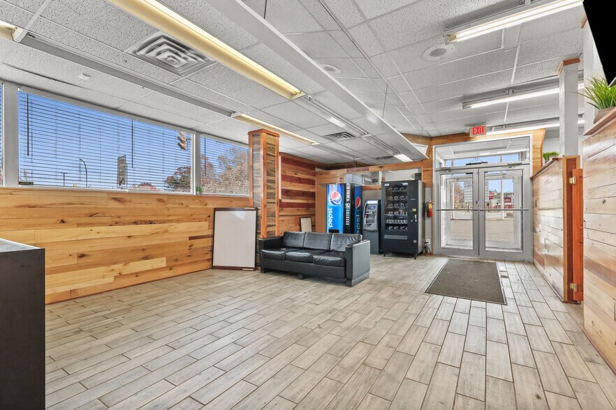 More Photos Of 680 E Market St, Akron Loft Creative Space For Sale