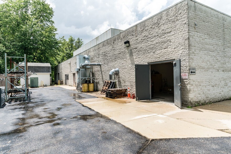 More Photos Of 3825 Columbus Rd, Granville Business Park For Lease