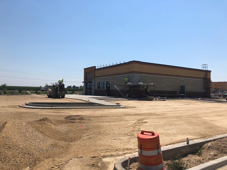 More Photos Of 817-821 N Meridian Rd, Kuna Freestanding For Lease