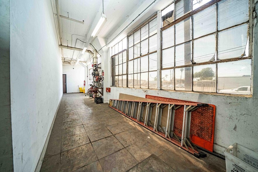 More Photos Of 4383 Fruitland Ave, Vernon Manufacturing For Sale