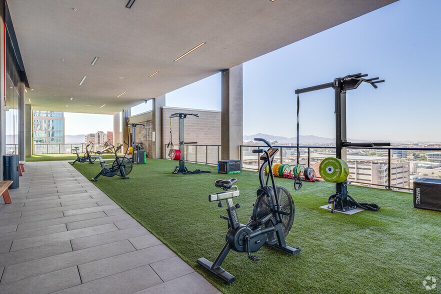 More Photos Of 200 W Monroe St, Phoenix Coworking Space