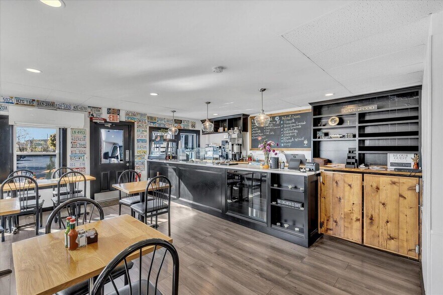 More Photos Of 225 Iyannough Rd, Hyannis Restaurant For Sale
