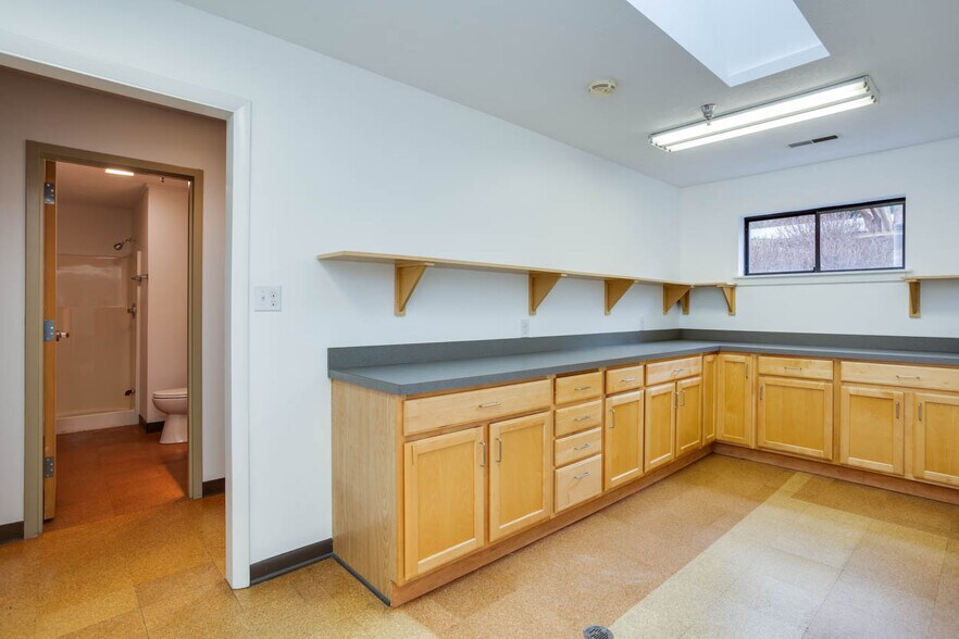 More Photos Of 1140 E Market St, Charlottesville Office For Lease