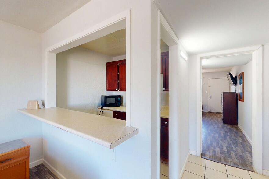 More Photos Of 900 Realtor Ave, Texarkana Hotel For Sale