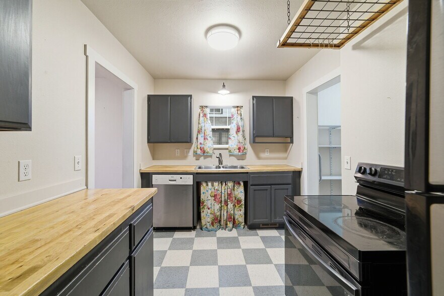 More Photos Of 3124 E 29th Ave, Spokane Office For Sale