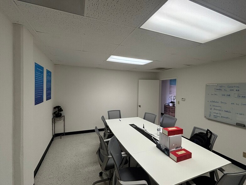 More Photos Of 290-302 Brokaw Rd, Santa Clara Warehouse For Lease