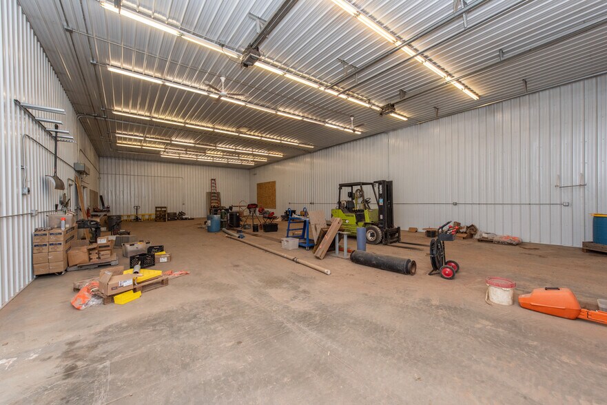 More Photos Of 13603 38th St SW, Belfield Flex For Lease