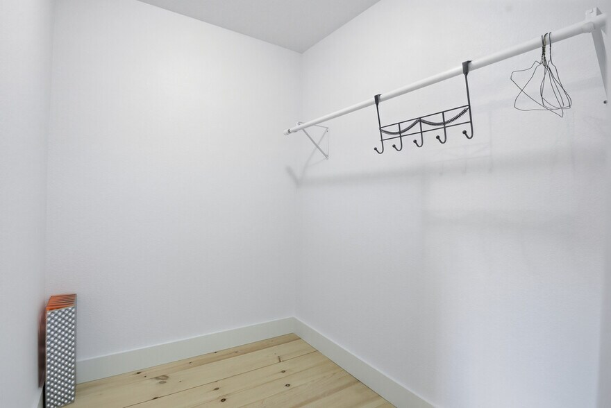 More Photos Of 1636 Lakemoor Dr, Florissant Specialty For Sale