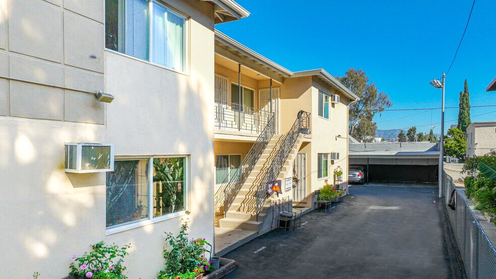 More Photos Of 6934 Hinds Ave, North Hollywood Apartments For Sale