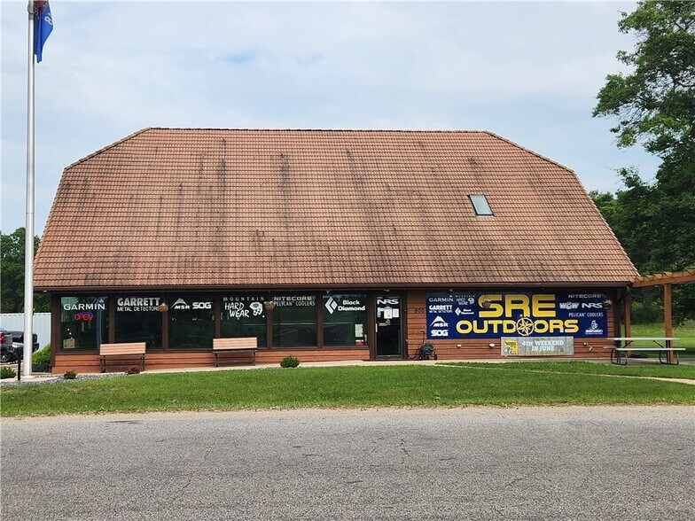 Primary Photo Of 800 Oasis Rd, Black River Falls Restaurant For Sale