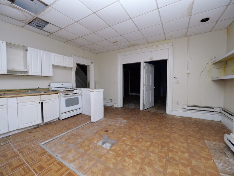 More Photos Of 170 Chambers St, Newburgh Apartments For Sale