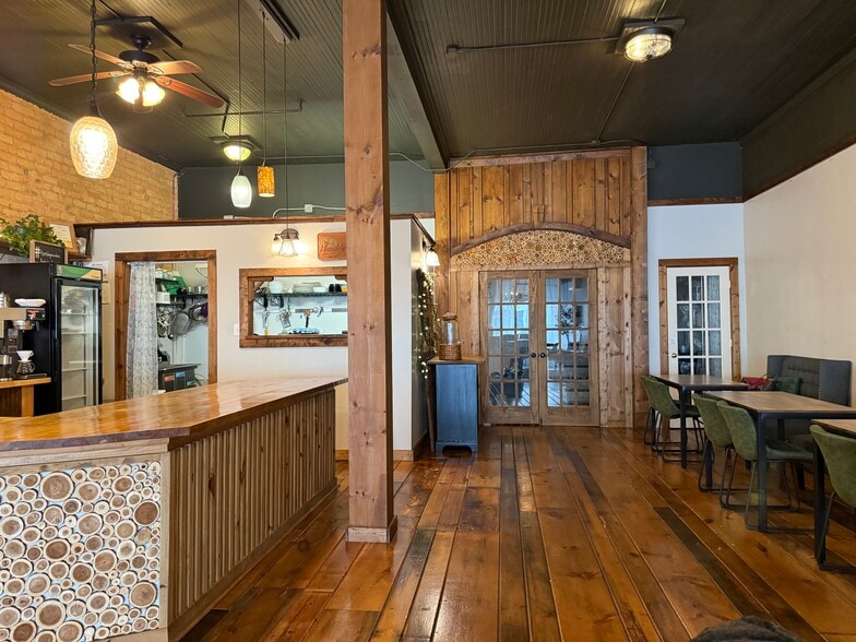 More Photos Of 132 S Main St, Woodruff Storefront Retail Office For Sale