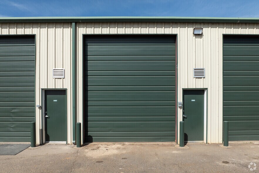 More Photos Of 6232 Beach St, Denver Warehouse For Lease