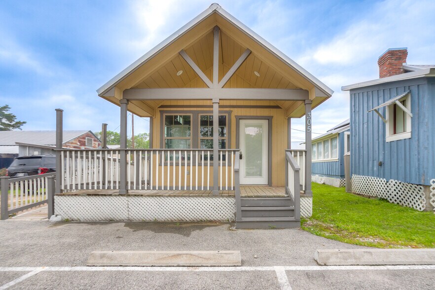 More Photos Of 308 John A Butler, Montgomery Freestanding For Sale