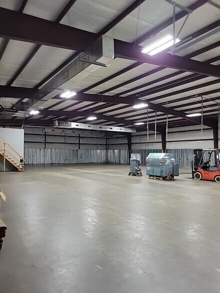 More Photos Of 7511 Oak Bluff Dr, Magnolia Warehouse For Sale