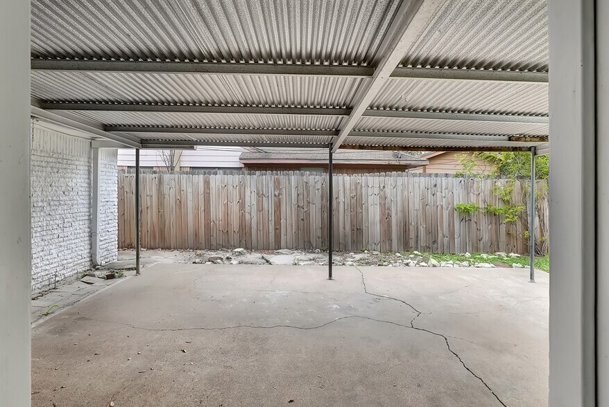 More Photos Of 5722 W 43rd St, Houston Specialty For Sale