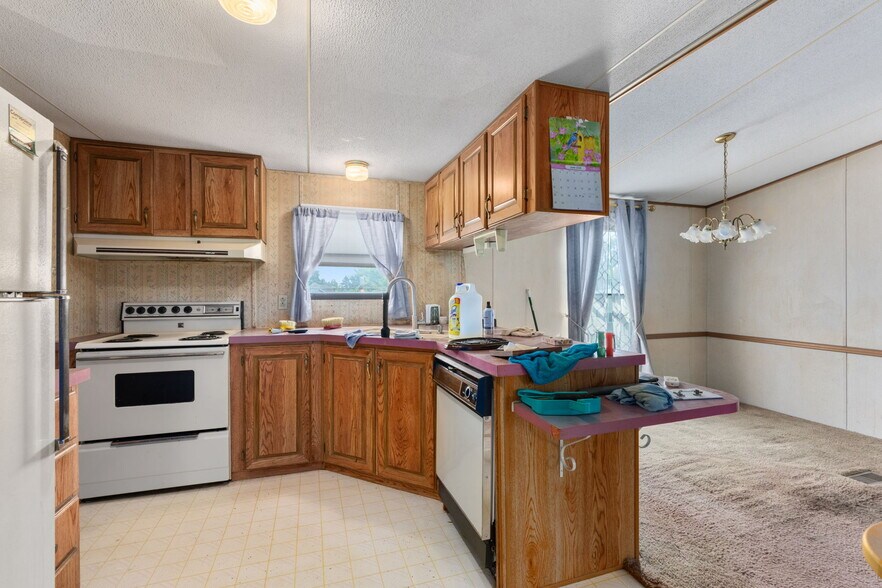 More Photos Of 993 S Hanover St, Pottstown Service For Sale
