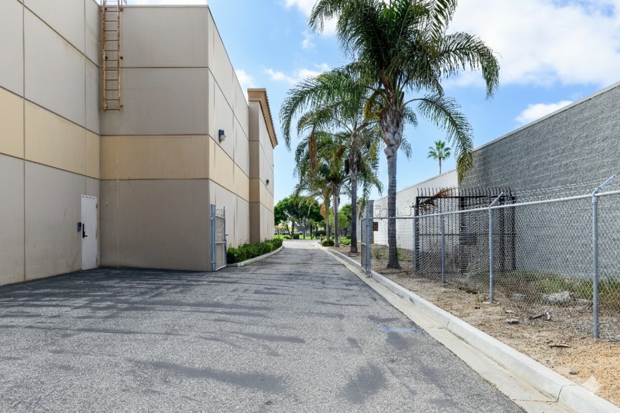 More Photos Of 2425 W 5th St, Oxnard Warehouse For Lease