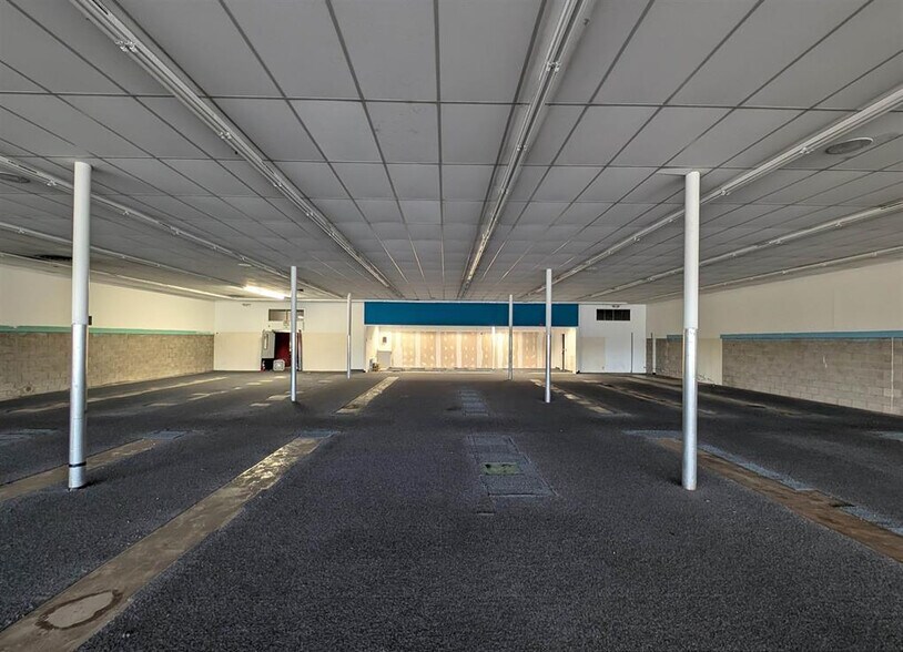 More Photos Of 1773 E Chestnut St, Canton General Retail For Lease