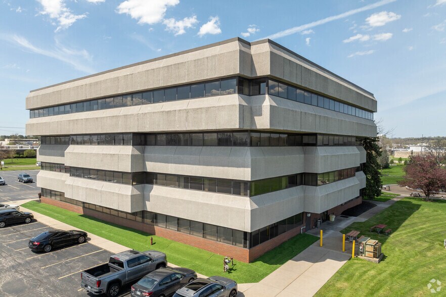 More Photos Of 6001 Cochran Rd, Solon Medical For Lease