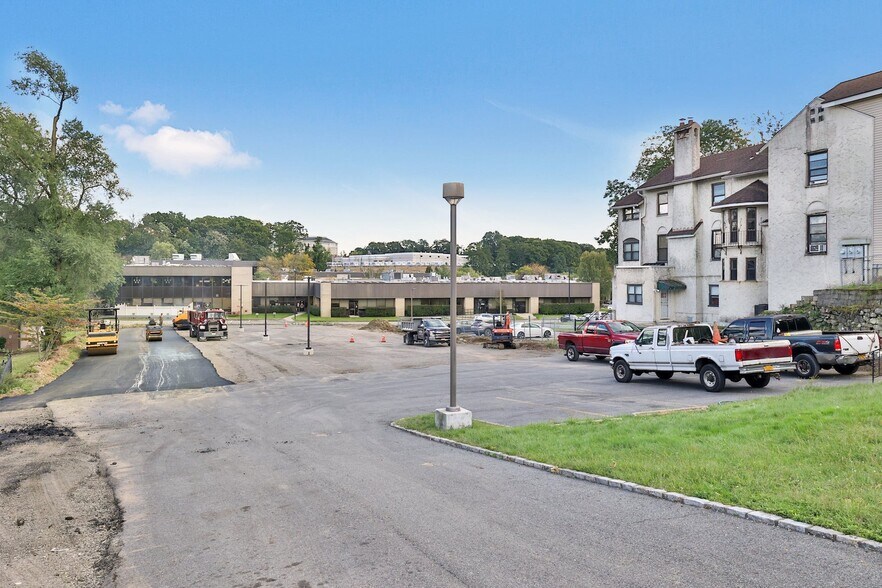 More Photos Of 1022 N Broadway, Yonkers Office For Lease