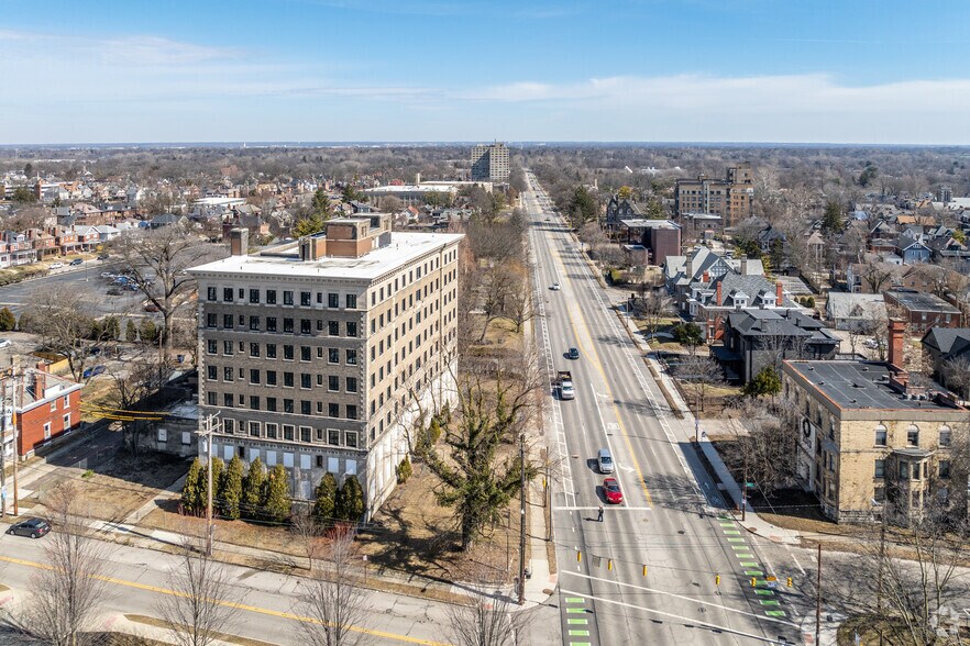 More Photos Of 1312 E Broad St, Columbus Apartments For Sale