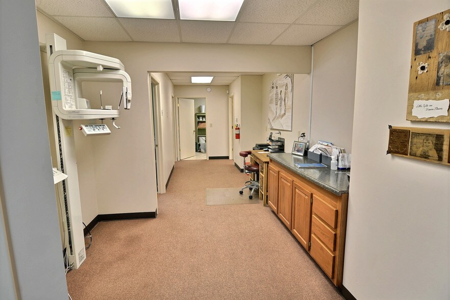 More Photos Of 709 S 18th St, Lafayette Freestanding For Sale