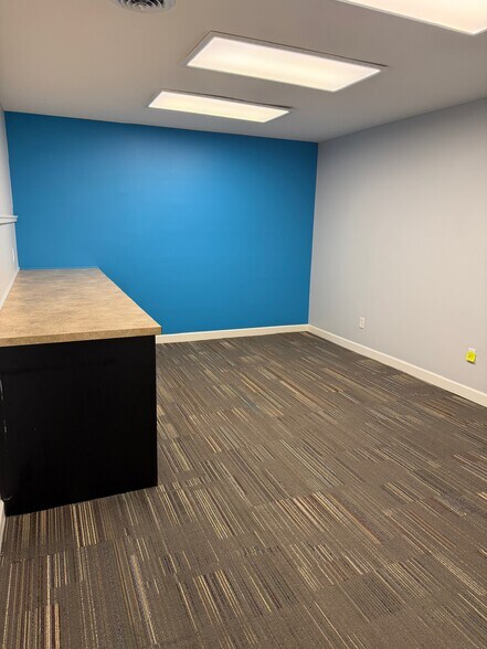 More Photos Of 38 Westwoods Dr, Liberty Office For Lease