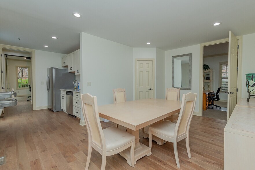 More Photos Of 3907 N Elm St, Greensboro Office For Sale